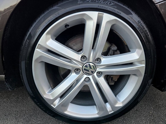 Volkswagen Passat 27 of 30