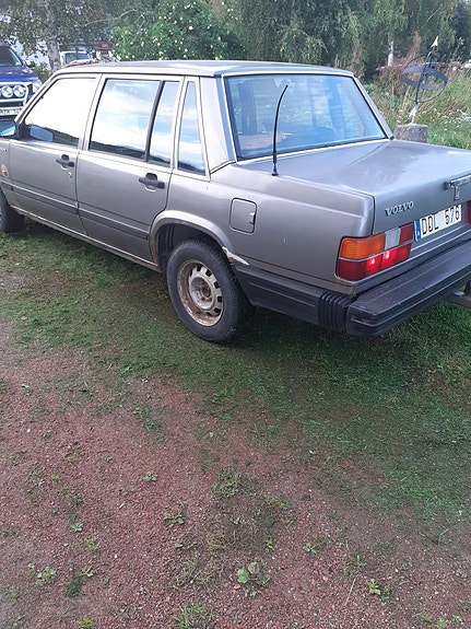 Volvo 740 2 of 3