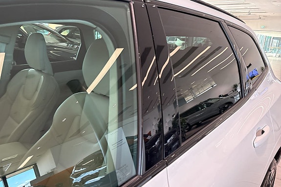 Volvo XC60 16 of 30