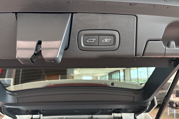 Volvo XC60 15 of 30