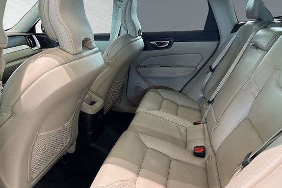 Volvo XC60 8 of 30
