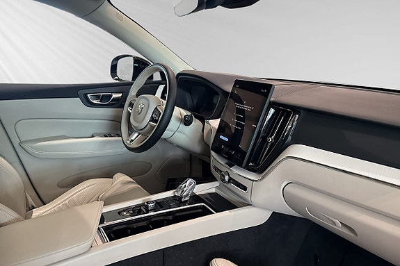 Volvo XC60 10 of 30