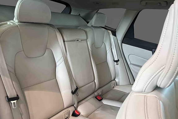 Volvo XC60 11 of 30