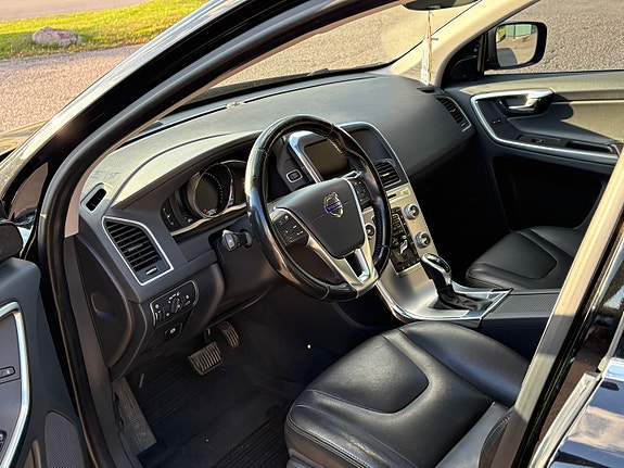 Volvo XC60 5 of 7