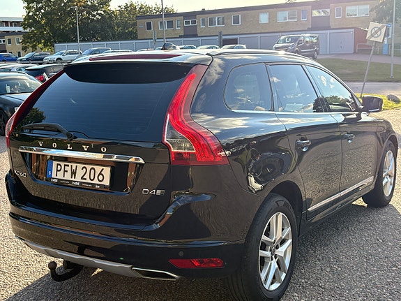 Volvo XC60 2 of 7