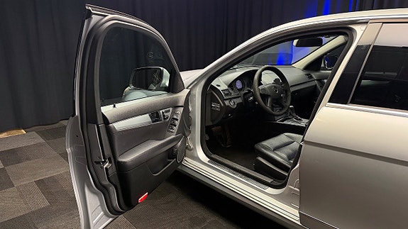 Mercedes-Benz C350 10 of 28