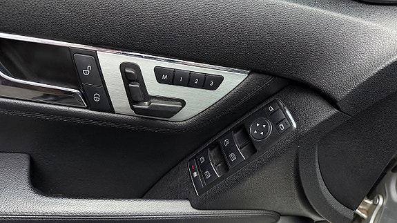 Mercedes-Benz C350 18 of 28