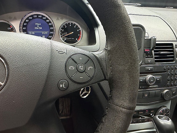 Mercedes-Benz C350 22 of 28