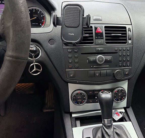 Mercedes-Benz C350 24 of 28