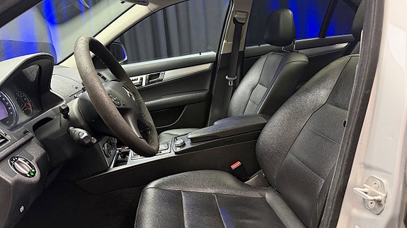 Mercedes-Benz C350 11 of 28