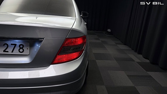 Mercedes-Benz C350 17 of 28