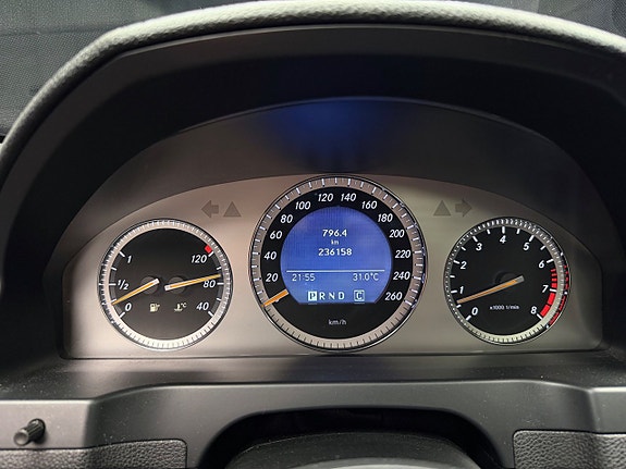 Mercedes-Benz C350 21 of 28
