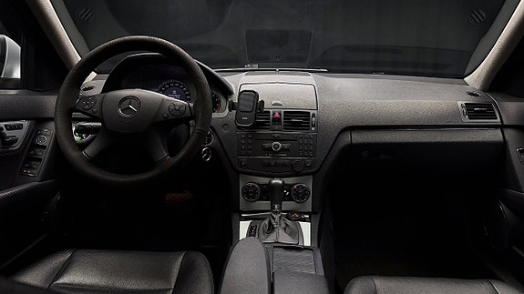 Mercedes-Benz C350 15 of 28