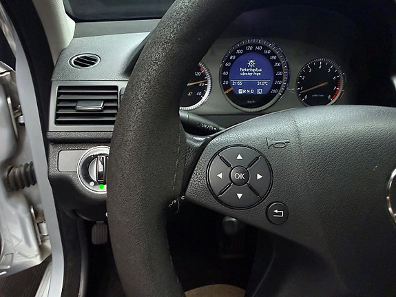 Mercedes-Benz C350 20 of 28