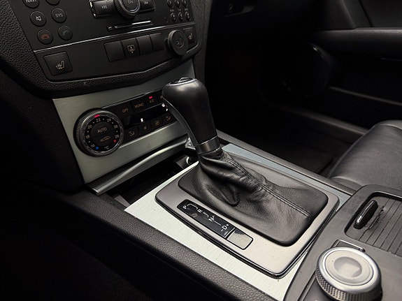 Mercedes-Benz C350 23 of 28