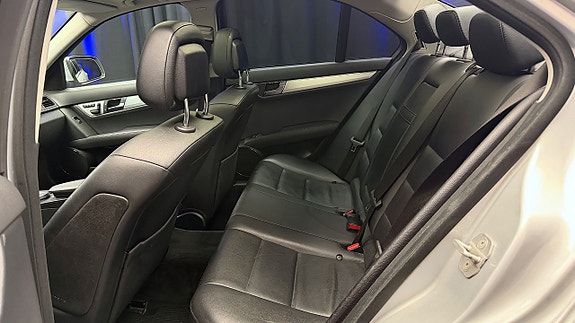 Mercedes-Benz C350 13 of 28