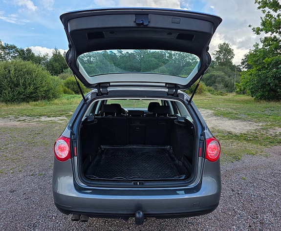 Volkswagen Passat 10 of 27
