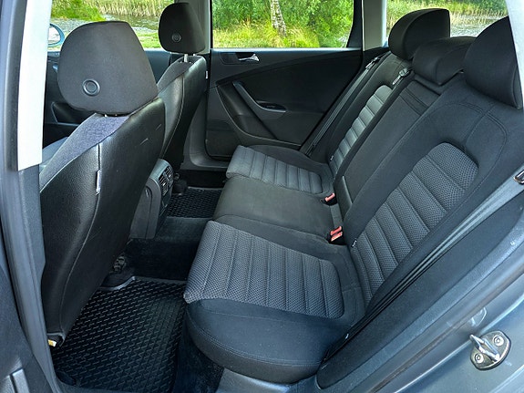 Volkswagen Passat 9 of 27