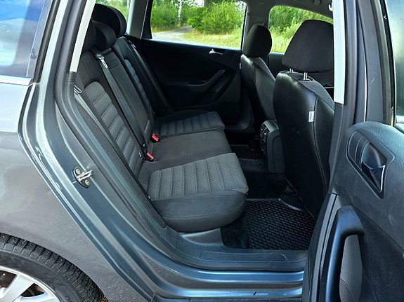 Volkswagen Passat 8 of 27