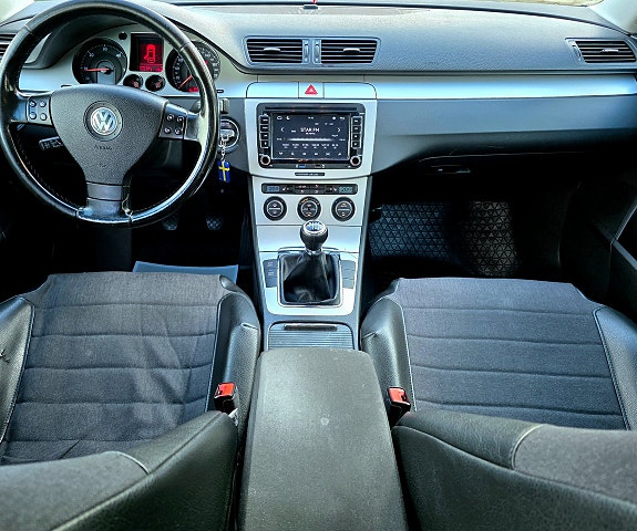 Volkswagen Passat 7 of 27
