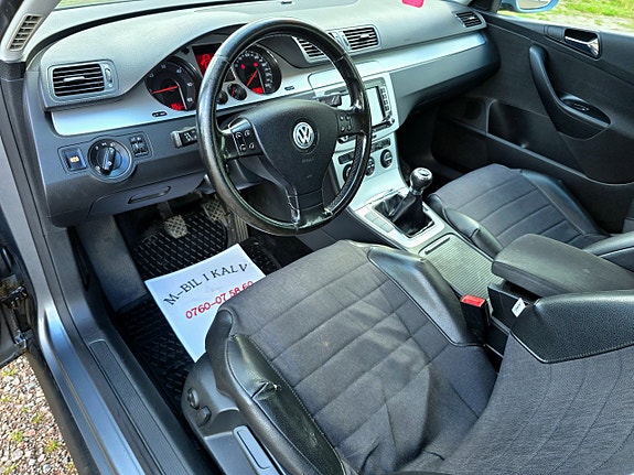 Volkswagen Passat 4 of 27