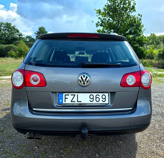 Volkswagen Passat 25 of 27