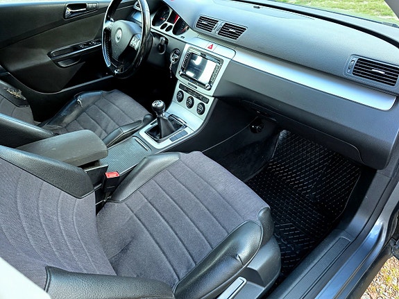 Volkswagen Passat 6 of 27