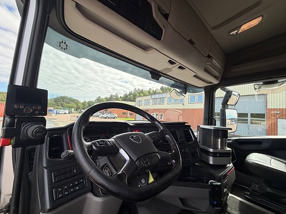 SCANIA NEXTGEN R530 V8 LASTVÄXLARE TRIDEM 3 of 3