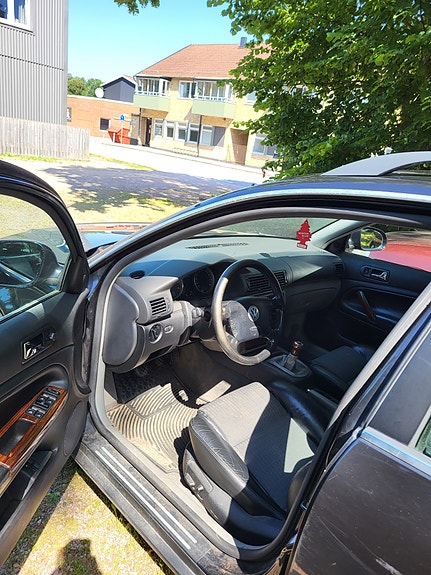 Volkswagen Passat 2 of 8