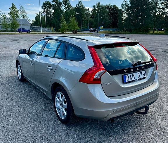 Volvo V60 4 of 5