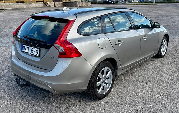 Volvo V60 3 of 5