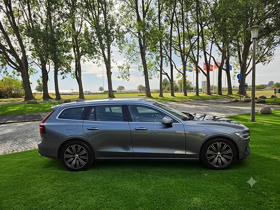 Volvo V60 2 of 7