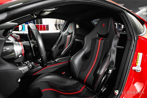 Ferrari 812 Superfast 8 of 10
