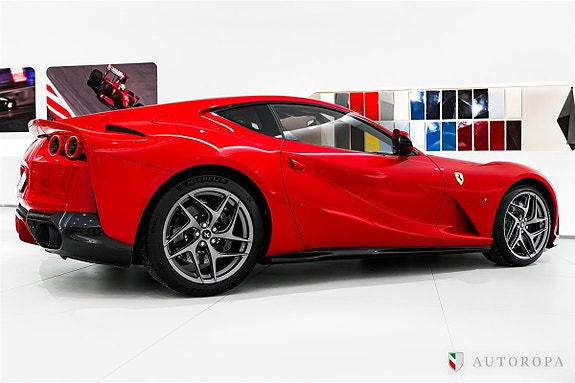 Ferrari 812 Superfast 3 of 10