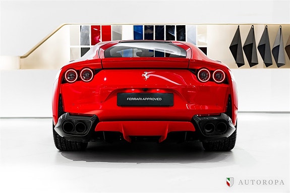 Ferrari 812 Superfast 4 of 10