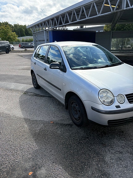 Volkswagen Polo 2 of 9