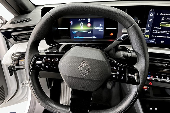 Renault 4 E-Tech 8 of 10