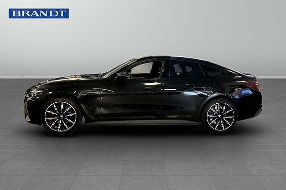 BMW i4 3 of 9
