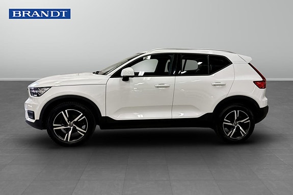 Volvo XC40 3 of 10