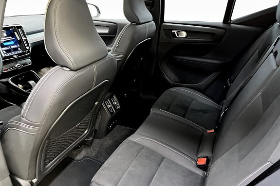 Volvo EX40 8 of 9