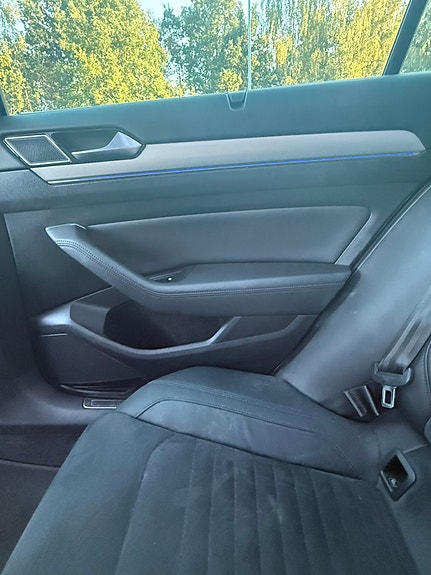 Volkswagen Passat 12 of 22