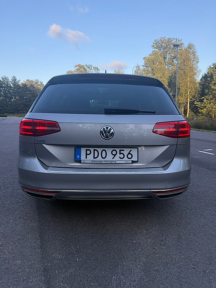Volkswagen Passat 7 of 22