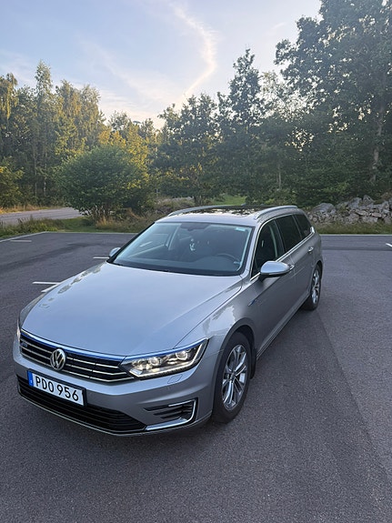Volkswagen Passat 3 of 22