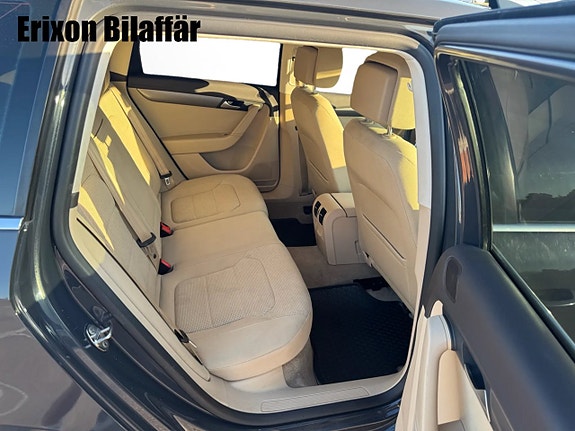 Volkswagen Passat 26 of 30