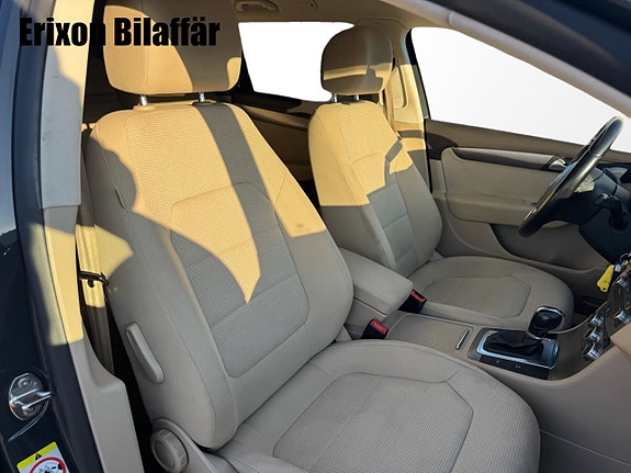 Volkswagen Passat 24 of 30