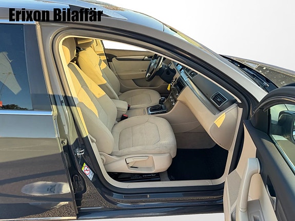 Volkswagen Passat 23 of 30