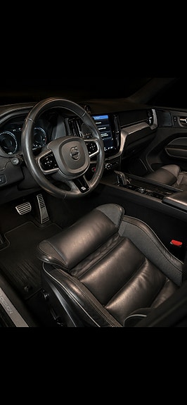 Volvo XC60 2 of 3