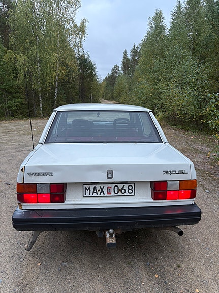 Volvo 740 2 of 5