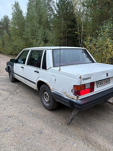 Volvo 740 3 of 5