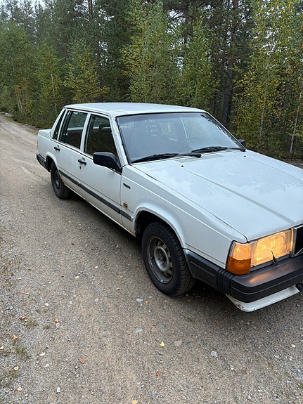 Volvo 740 4 of 5